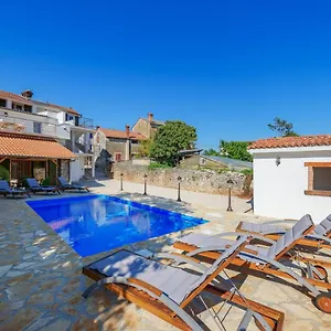 https://villa-alina-sveta-marija-na-krasu.in-istria.net