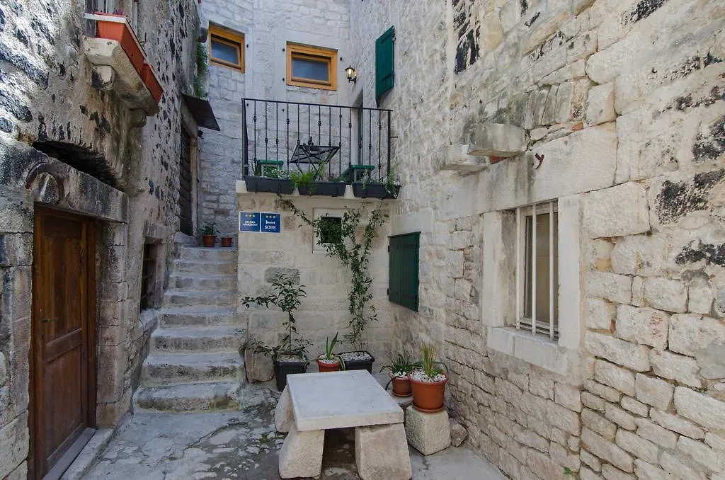 Apartments Kaja تروغير
